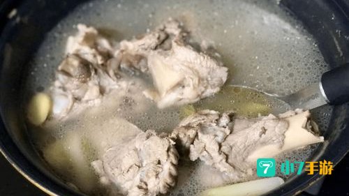 浓白色的羊肉汤骨头汤里白色的主要是什么